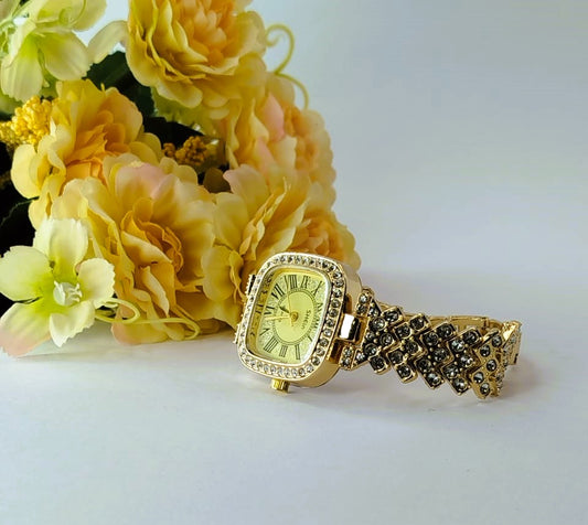 Elegant women's watch from SHEIN