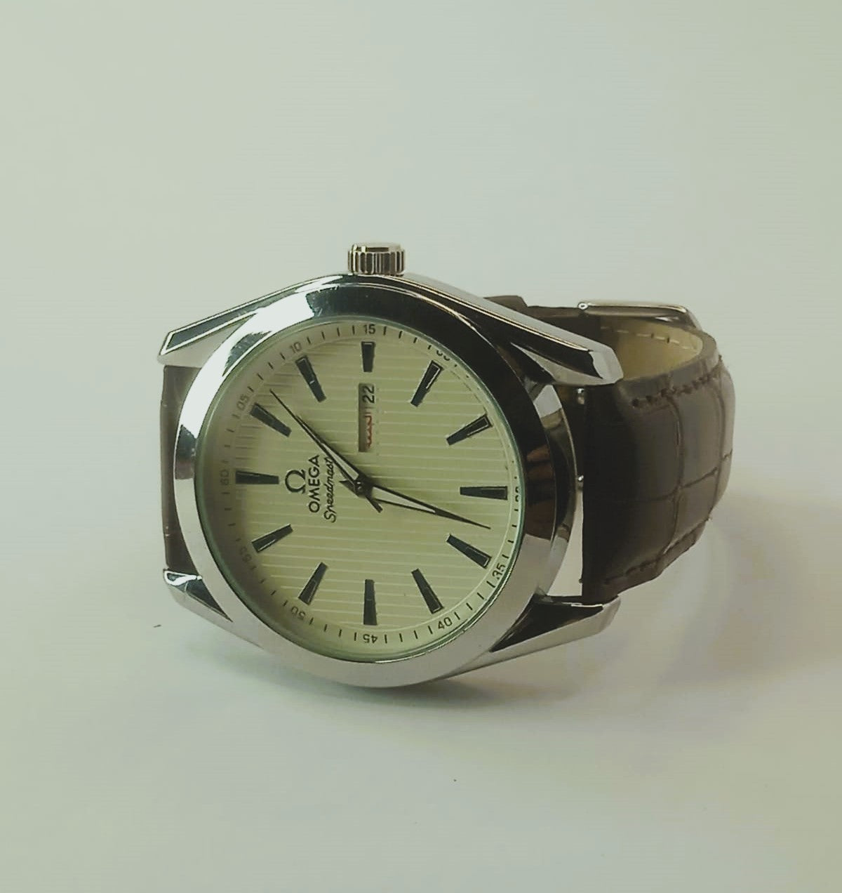 OMEGA ساعه